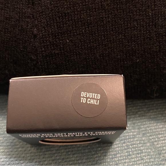 MAC Devoted to Chili Soft Kiss Eyeshadow ⭐️✨ - Picture 3 of 3